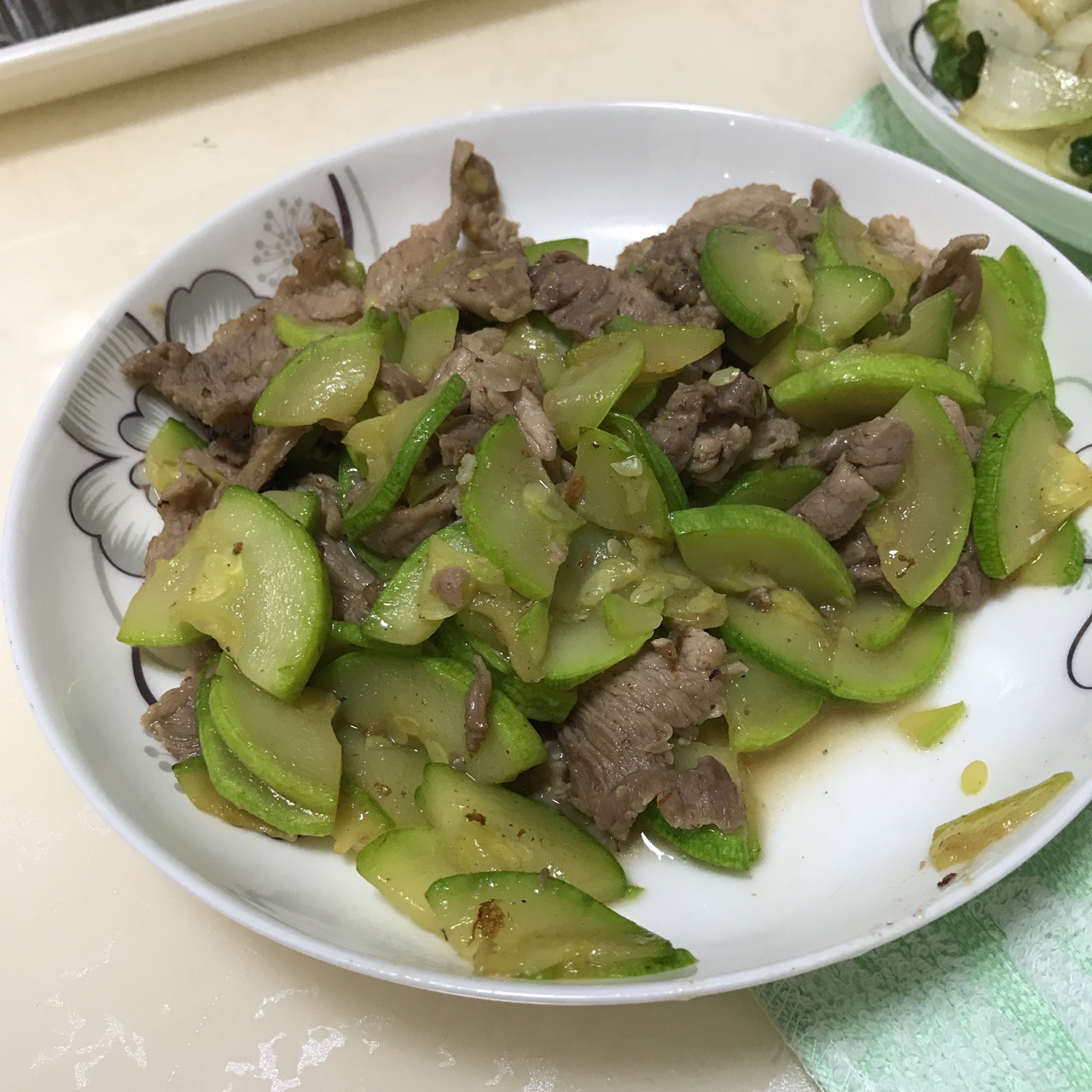 青椒肉丝炒生瓜（西葫芦）