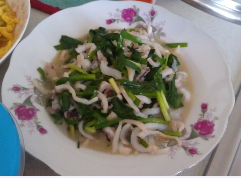 嫩韭菜炒墨鱼仔