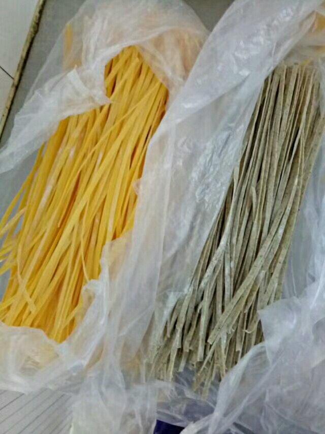 自制彩色手工面条/挂面