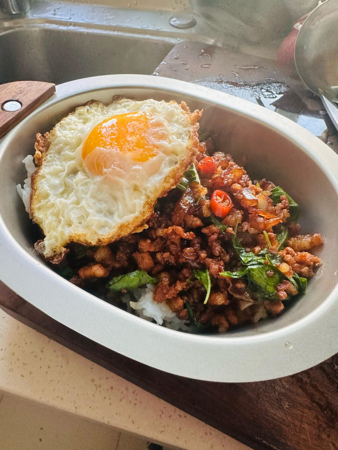 泰国第一下饭菜-泰式打抛猪肉饭（九层塔版）