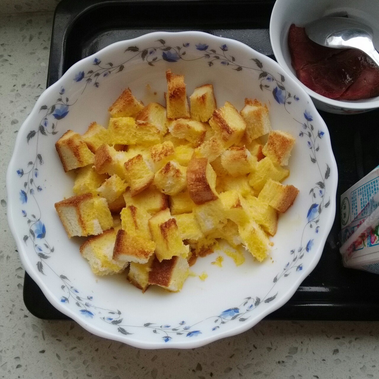 鸡蛋牛奶吐司布丁