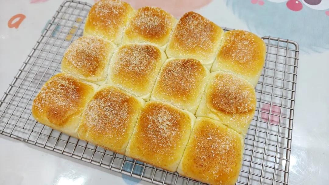 椰蓉奶黄餐包『手揉』