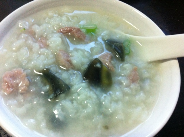 砂锅皮蛋瘦肉粥