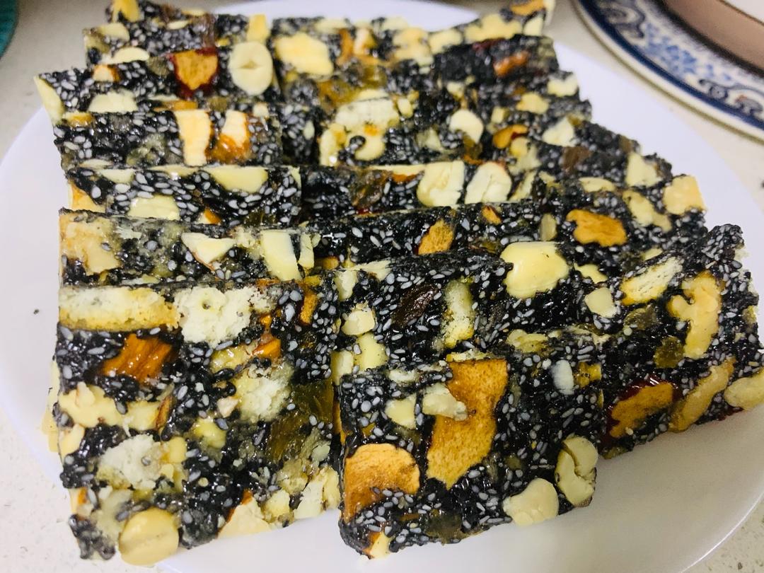 芝麻核桃枸杞养生糕