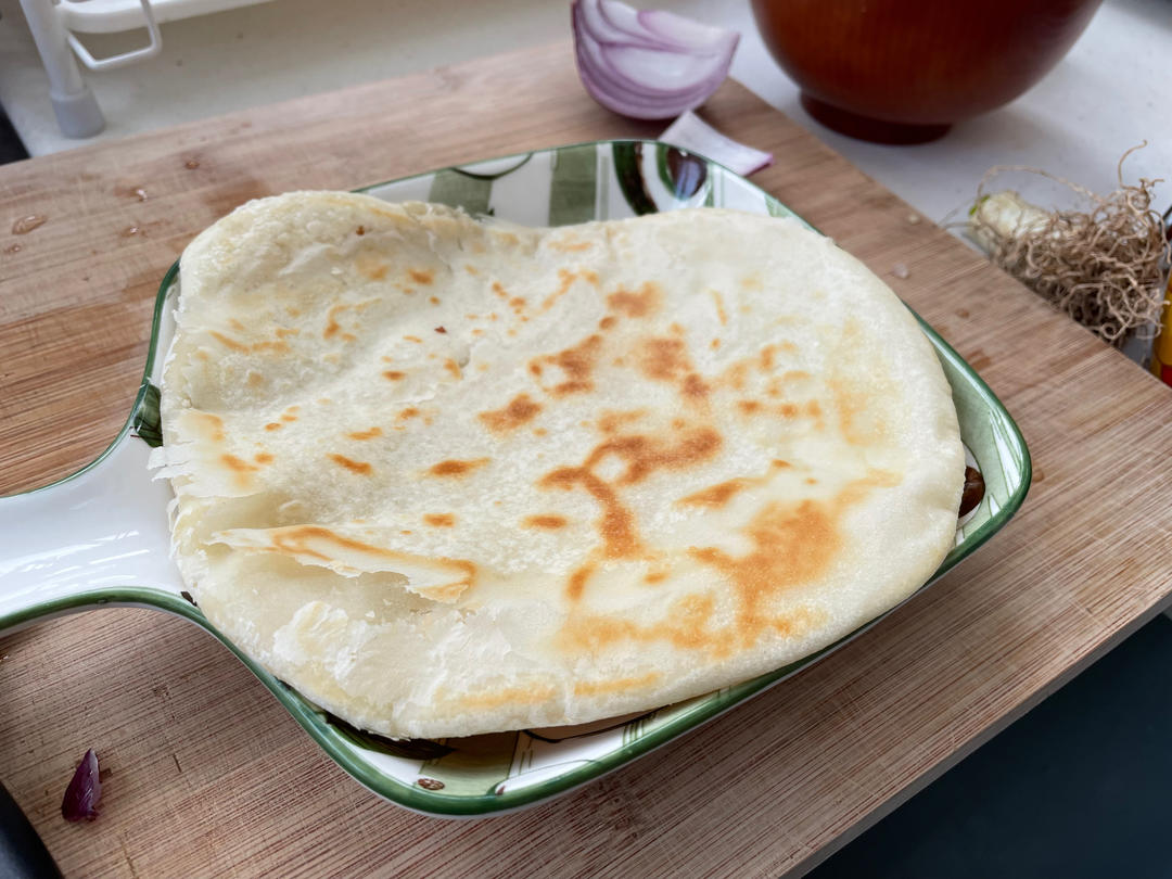 烙饼不硬的小窍门 掌握了你也能看出柔软多层凉了不硬的小油饼