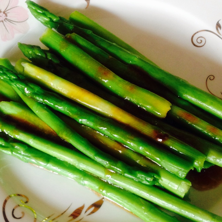 王小笨她妈做的蚝油芦笋