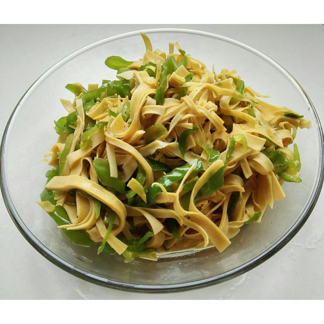 玥来玥好777做的快手菜青椒百叶丝小炒