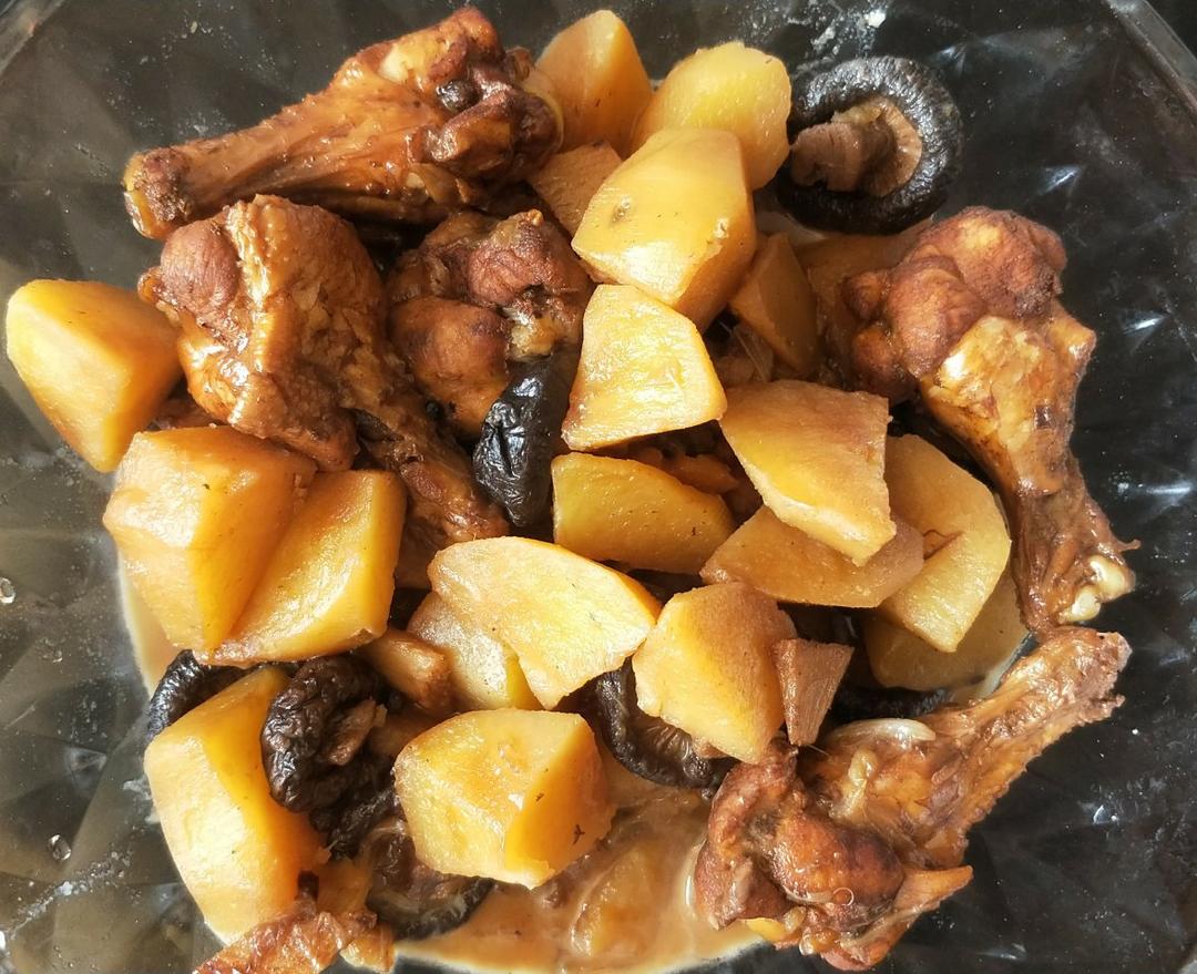 鸡肉土豆炖蘑菇