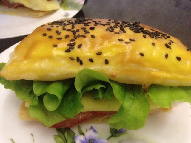 莫小渔-1做的培根蛋法风烧饼