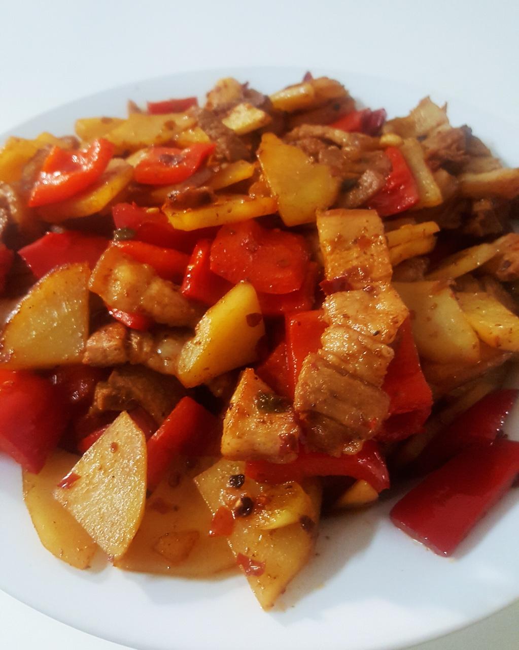五花肉干煸土豆片