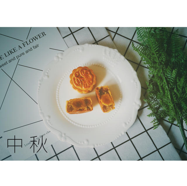 广式月饼—蛋黄莲蓉月饼
