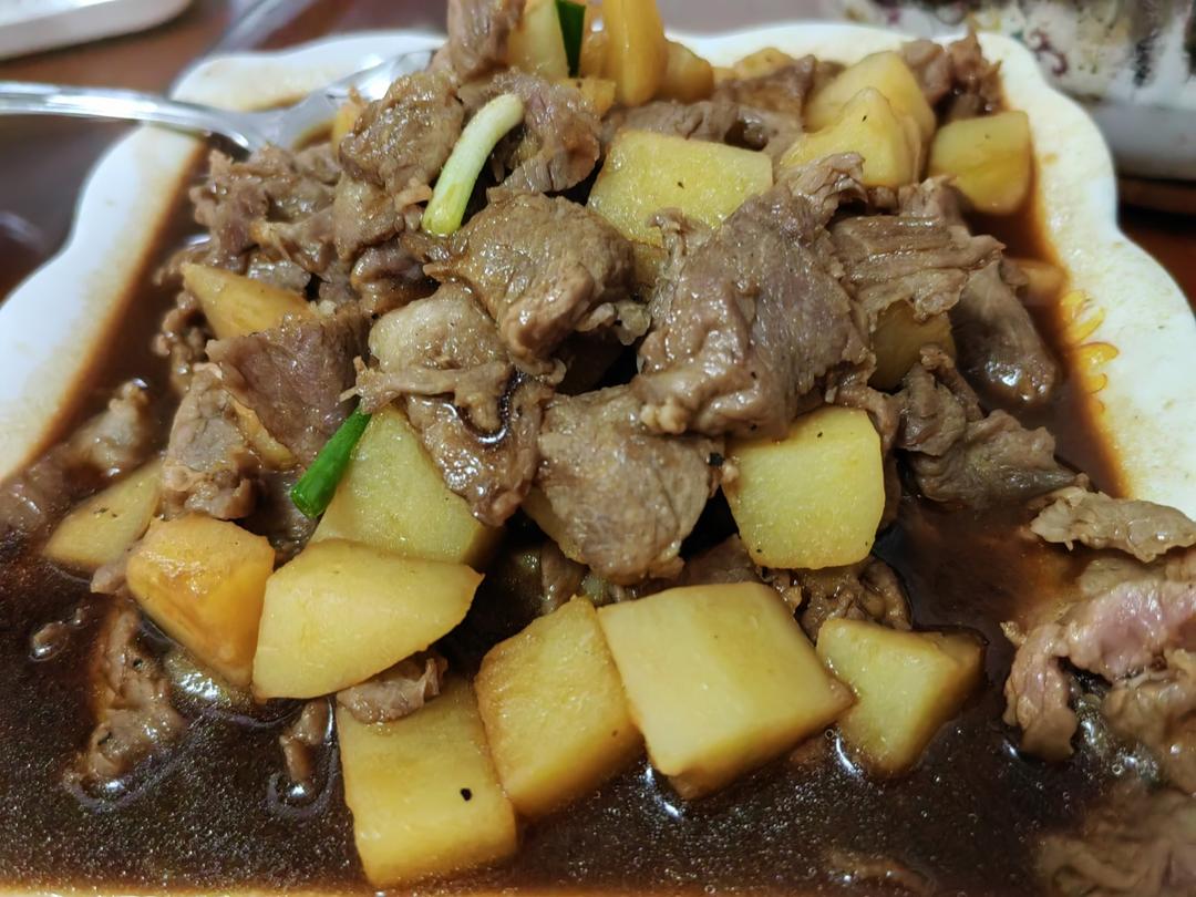 好吃到舔碗底的土豆肥牛拌饭