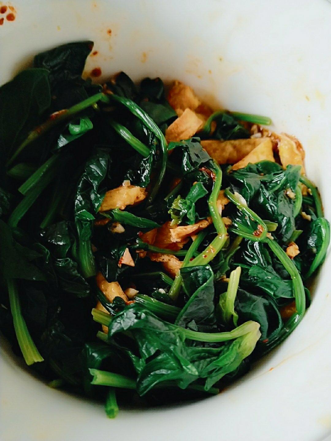 堂妈小厨——鸡蛋皮拌菠菜