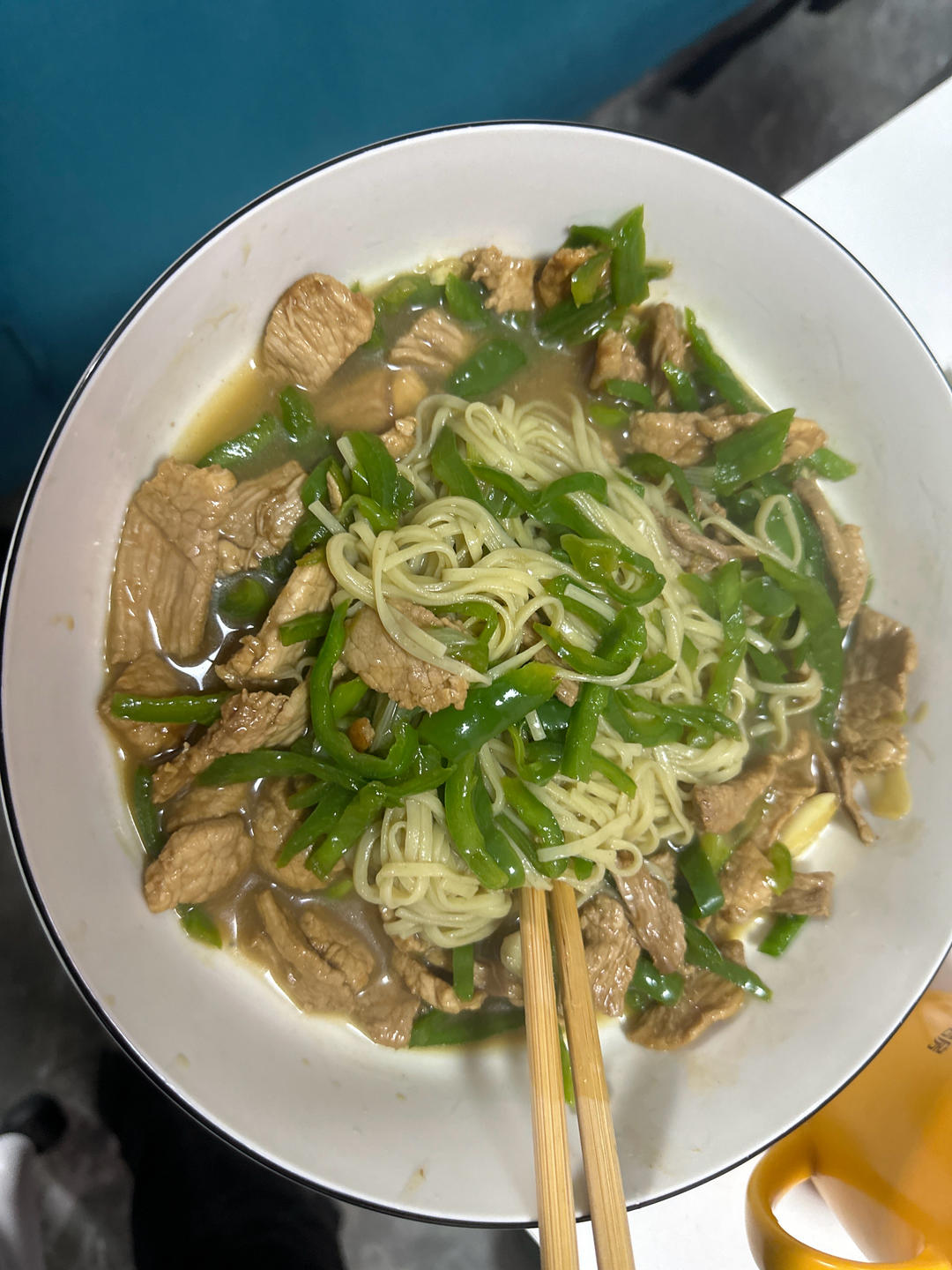 青椒肉丝，这样炒太好吃了。