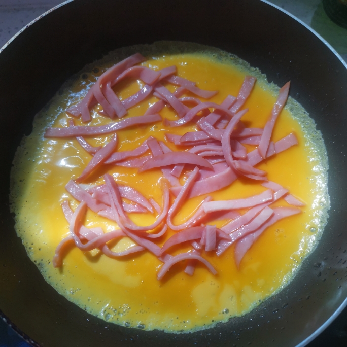 火腿芝士蛋卷(快手早餐)的做法 步骤6