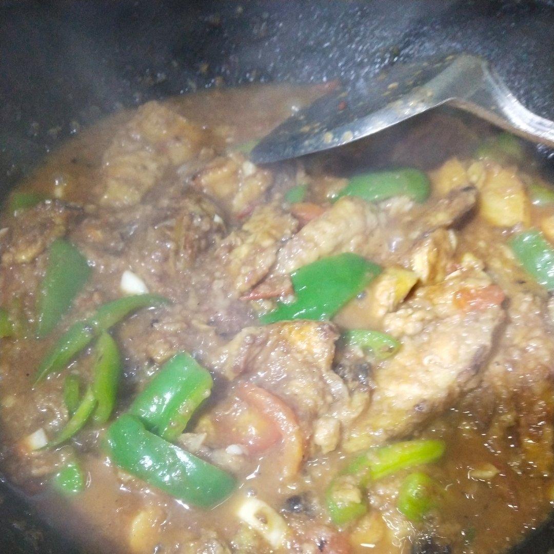 红烧茄子（佐西红柿尖椒）