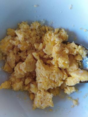 儿童零食：鸡蛋黄酥饼干的做法 步骤2