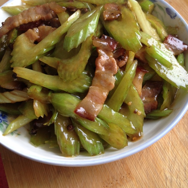 西芹炒腊肉