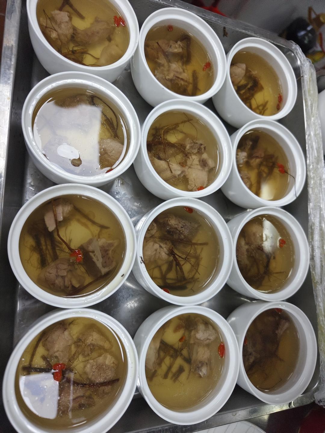 五指毛桃炖鸡汤（汤品）