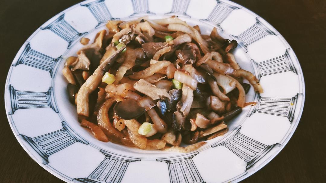 洋葱炒蚝菇