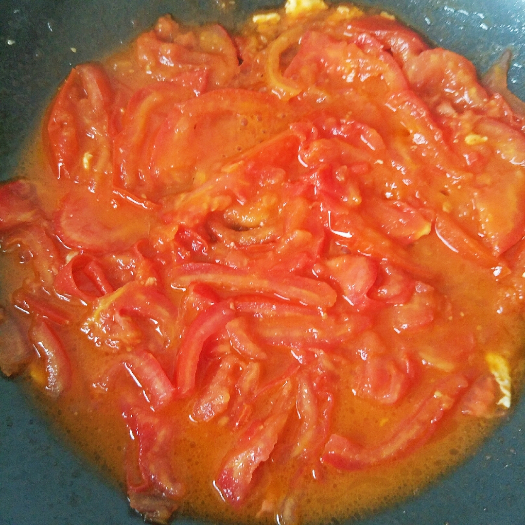 酸酸甜甜开胃饭，番茄炒蛋盖浇饭的做法 步骤5