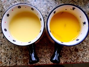 高颜值银鱼蒸蛋vs牛奶红糖蒸蛋的做法 步骤2