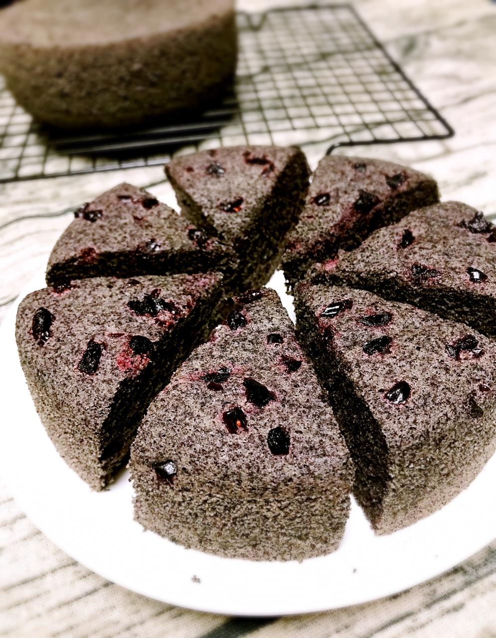 做过 蔓越莓黑米糕,减了10克糖,加了一点点盐,米香很浓,全家