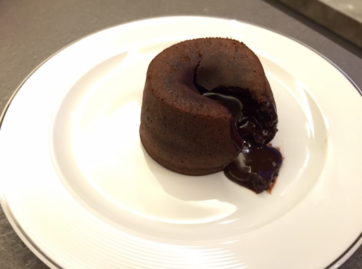 给妹子群的巧克力熔岩蛋糕