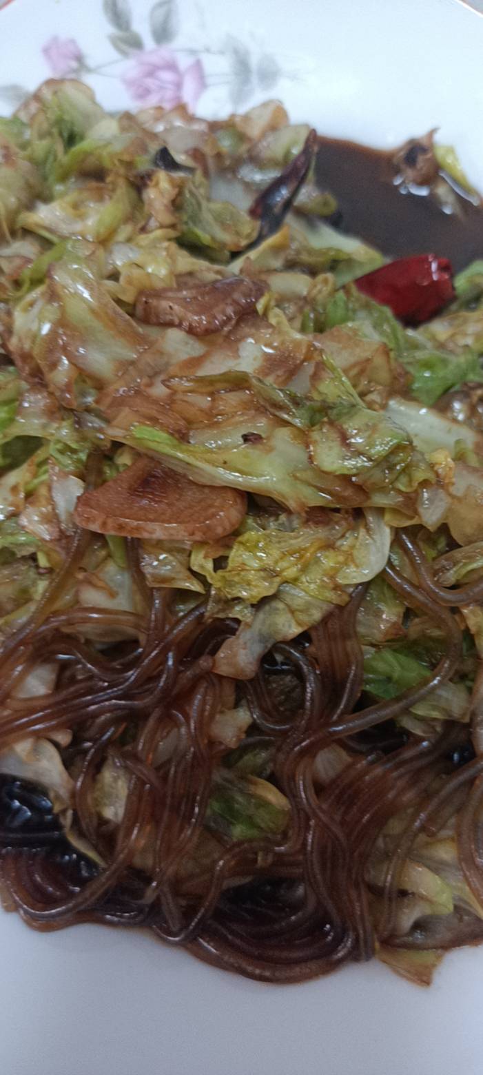最近爱吃粉丝粉条～包菜炒粉丝