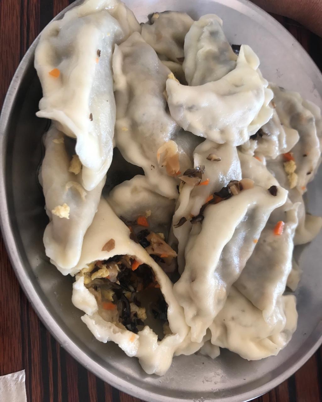 甭妹做的胡萝卜鸡蛋香菇木耳素馅饺子