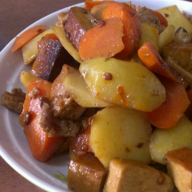 土豆胡萝卜红烧肉