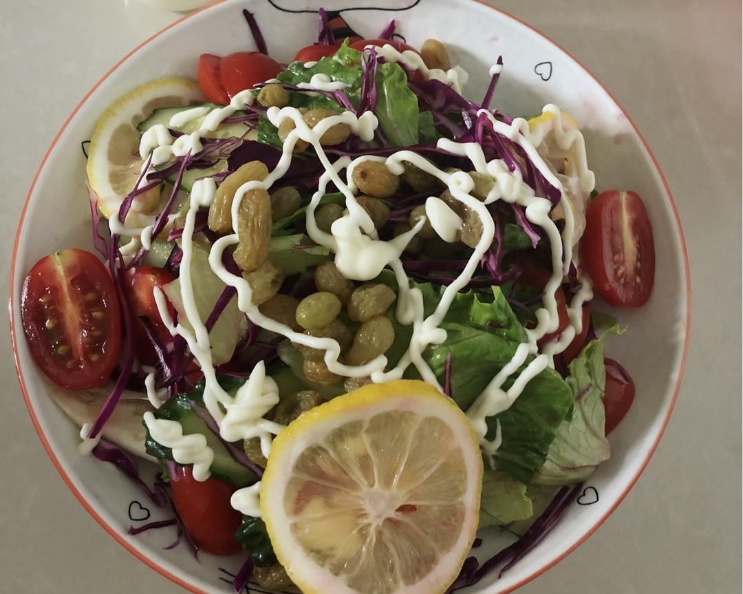 酸奶蔬菜水果沙拉