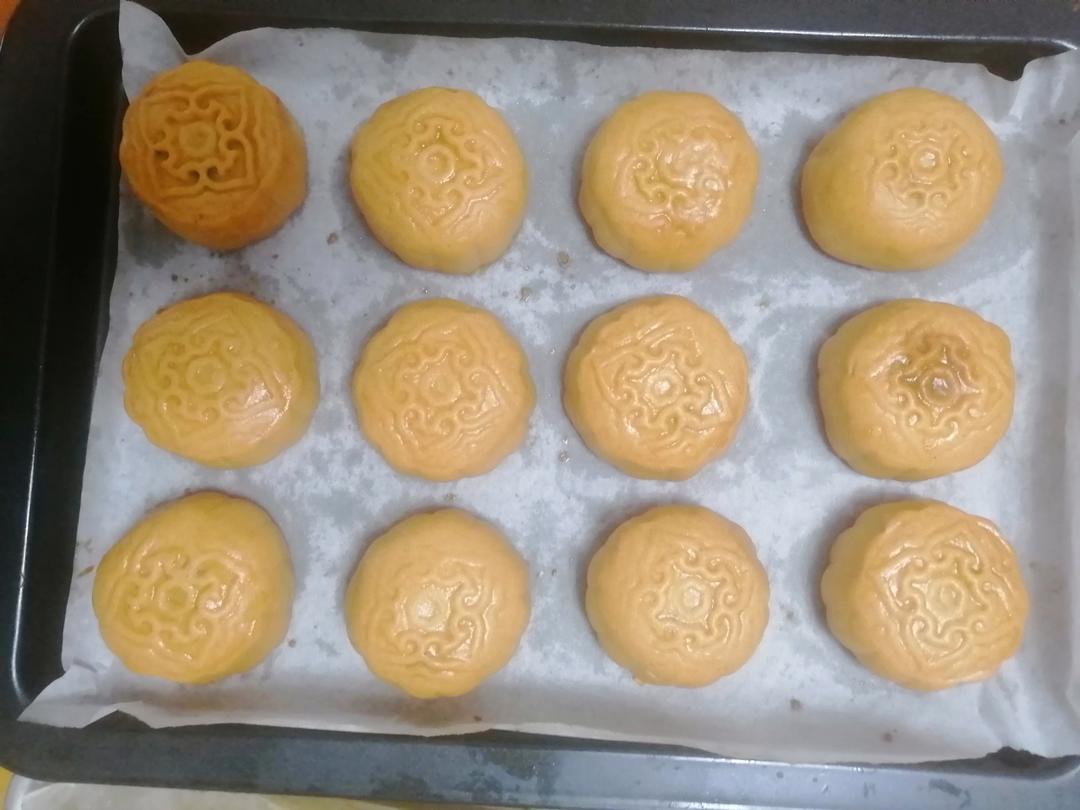 广式月饼—蛋黄莲蓉月饼