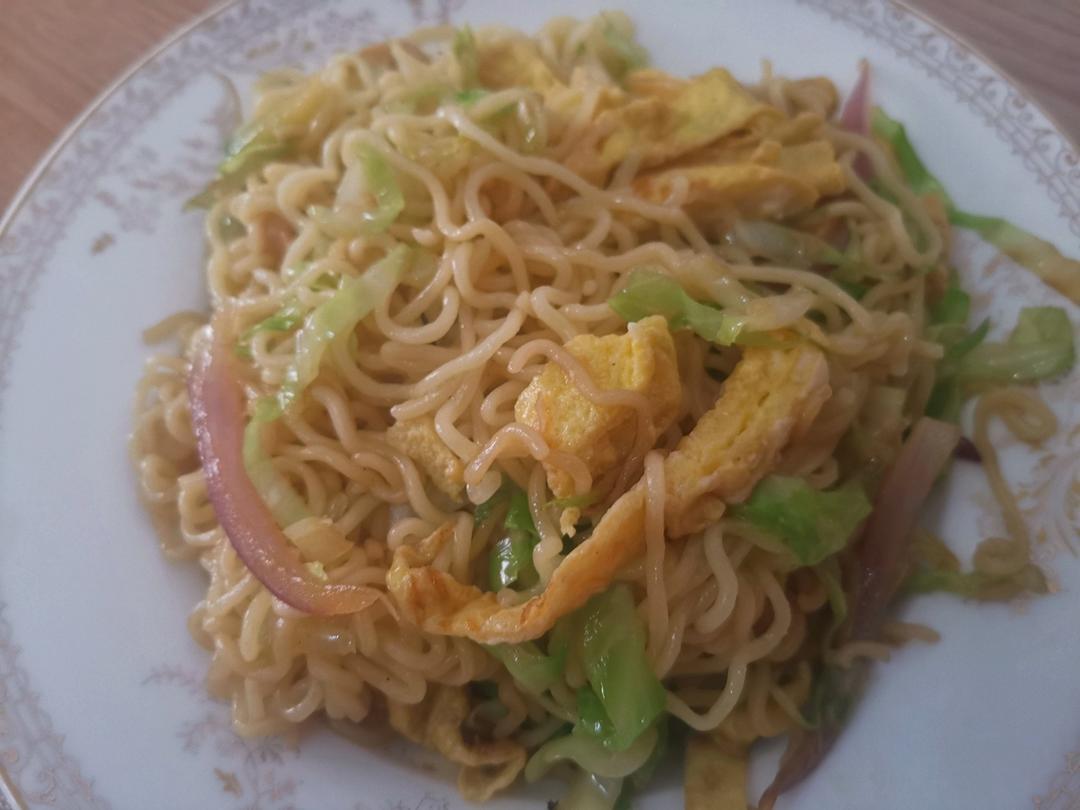 路边摊风味炒方便面