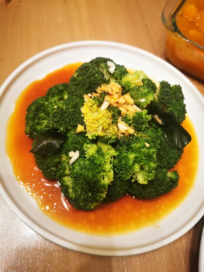 白灼西兰花的做法