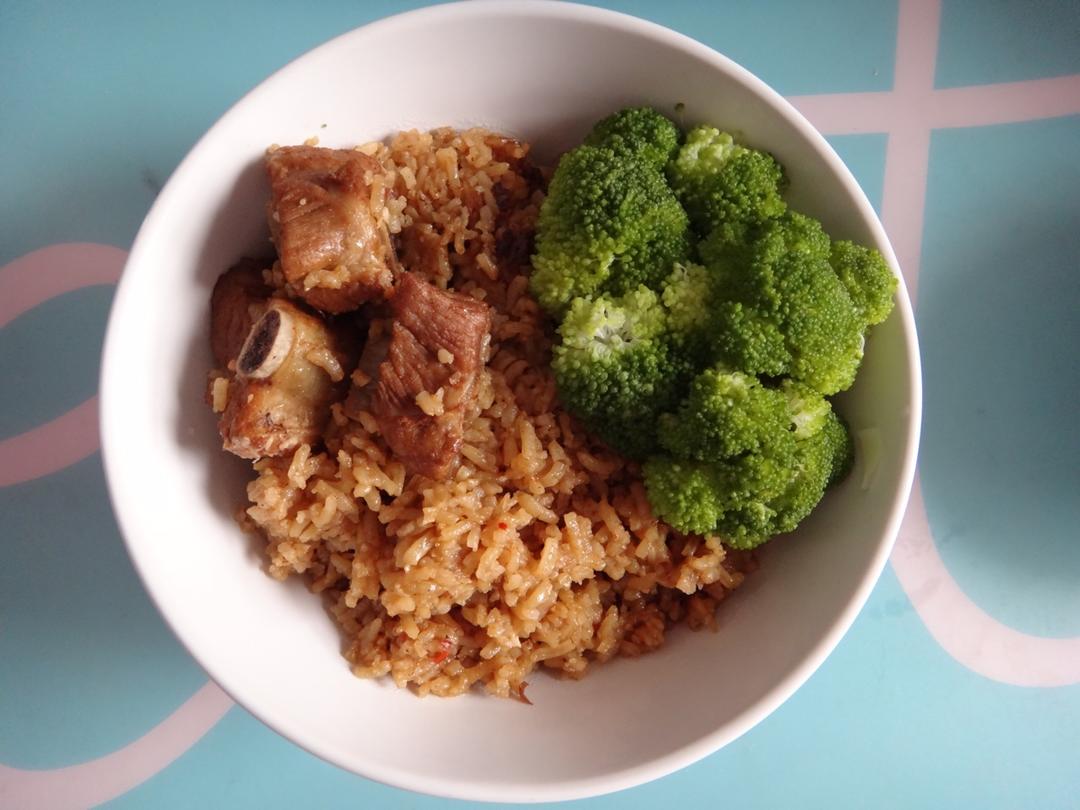 喷香排骨焖饭（爆好吃）