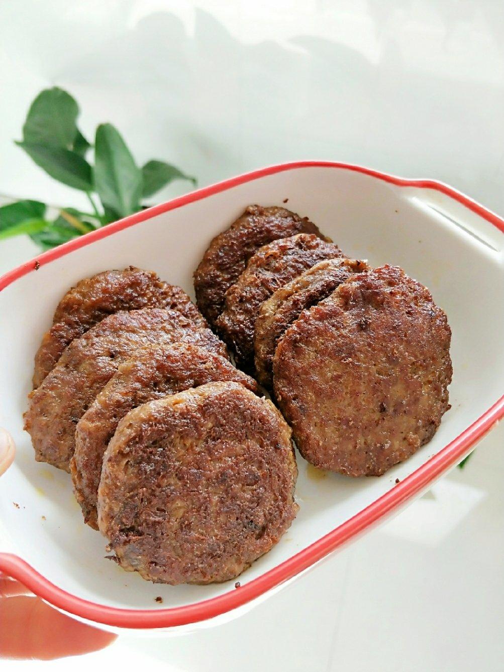 王小美呀美做的不输给牛肉的猪肉汉堡肉饼