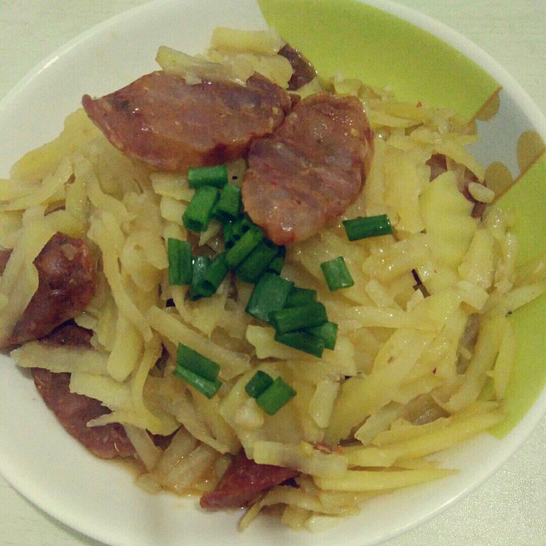 土豆丝炒腊肠