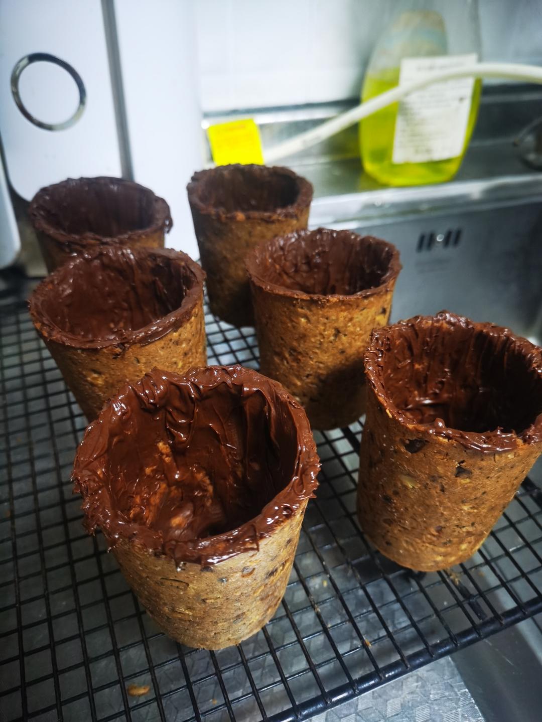 【视频食谱】巧克力燕麦曲奇杯