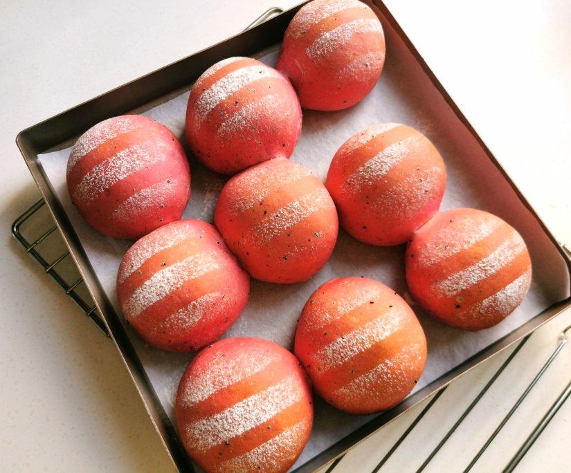 火龙果软欧包，粉嘟嘟～