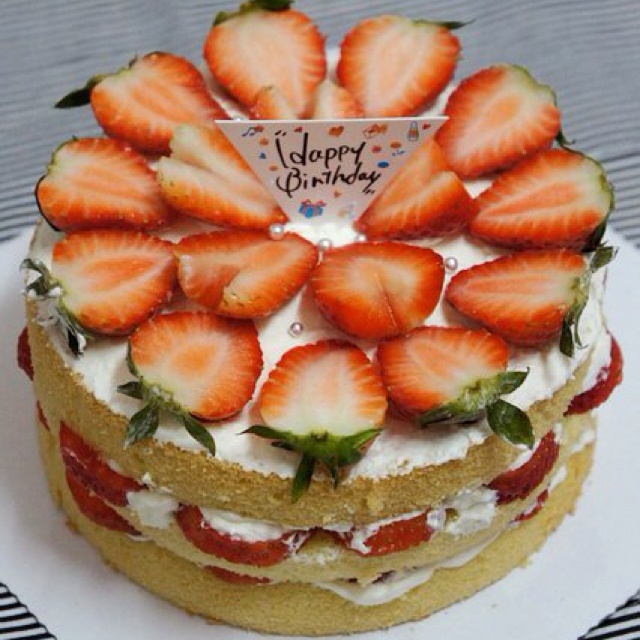 鲜奶油草莓蛋糕