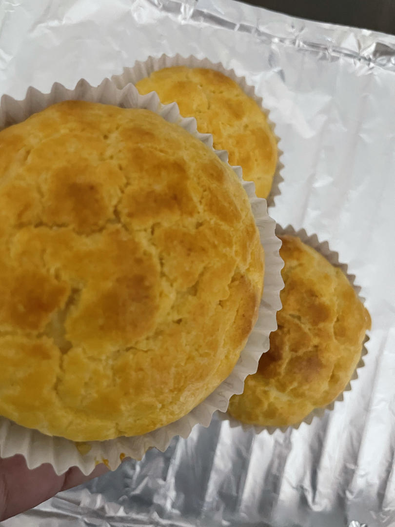 简单美味的奶黄菠萝包
