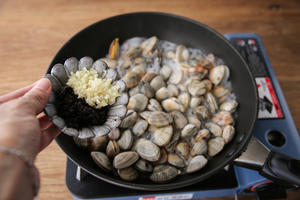 辣炒花蛤――老恒和深夜食堂的做法 步骤5