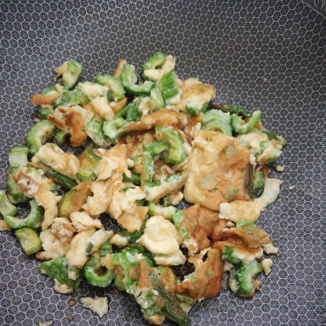 不苦的苦瓜炒鸡蛋