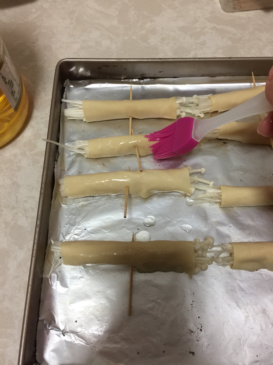 布丁厨房之烤豆腐皮金针菇卷的做法 步骤3