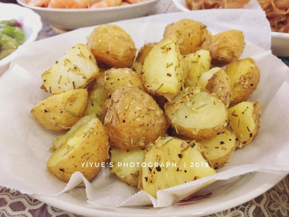 迷迭香烤土豆【妞的食记】