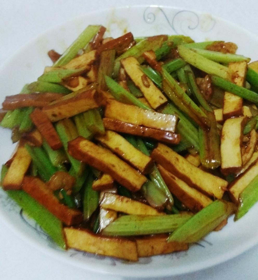 芹菜炒香干