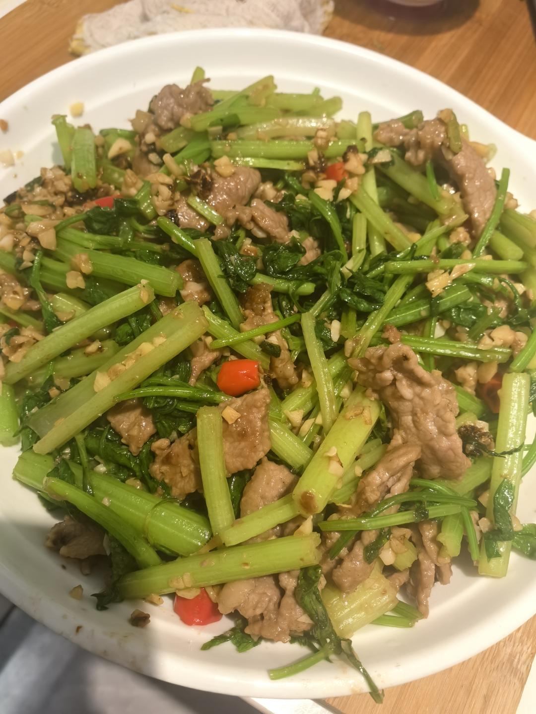 小炒黄牛肉，肉嫩味香！太好吃了简直是米饭杀手！