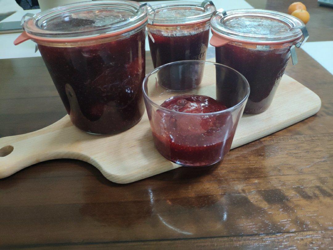 草莓季🍓还在买草莓酱？想不想吃整粒草莓还能保存超长时间透明高颜值的草莓果酱？疫情实现的草莓自由，自己做好吃百倍！（超级详细的视频步骤）