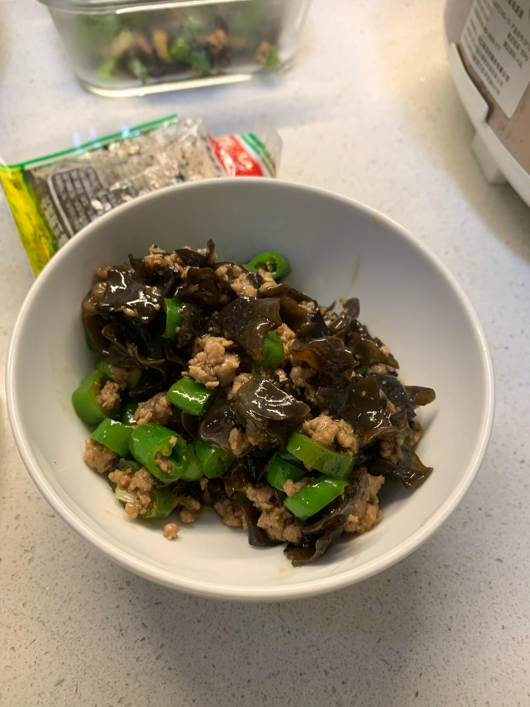 香辣木耳肉末，拌米饭嘎嘎香！